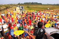 200 canoístas navegam pelos canais da Ria